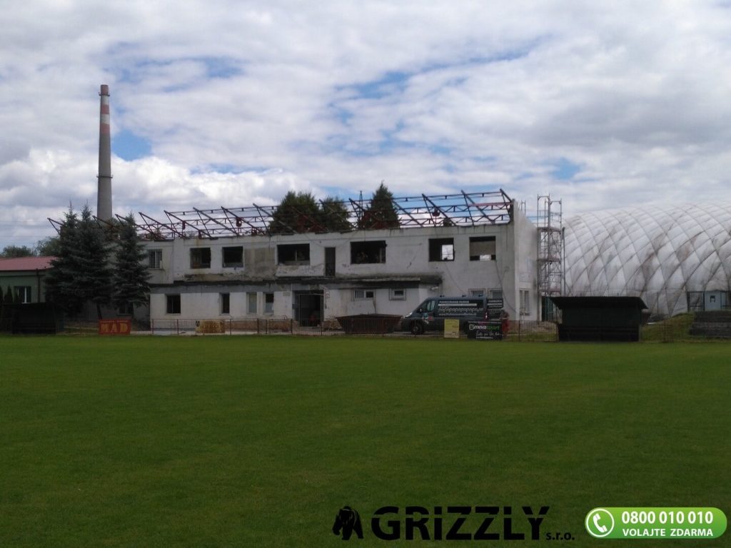 podrezanie muriva futbalový štadión v Leopoldove