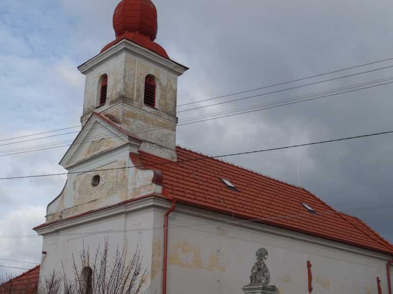 podrezávanie múrov kostola kajal