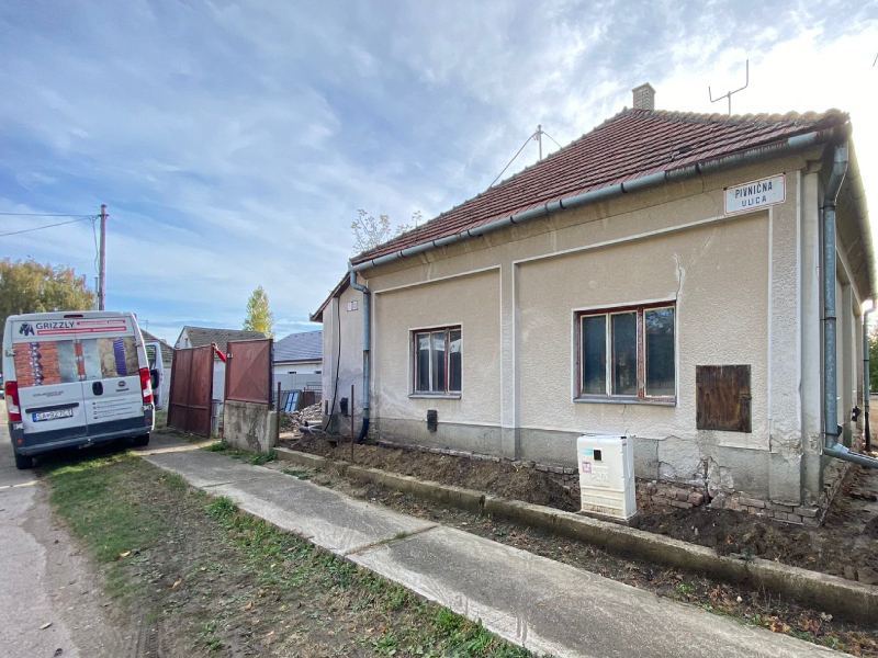 podrezanie tehlového múru rodinného domu, Palárikovo, najnižšie ceny GRIZZLY s.r.o.